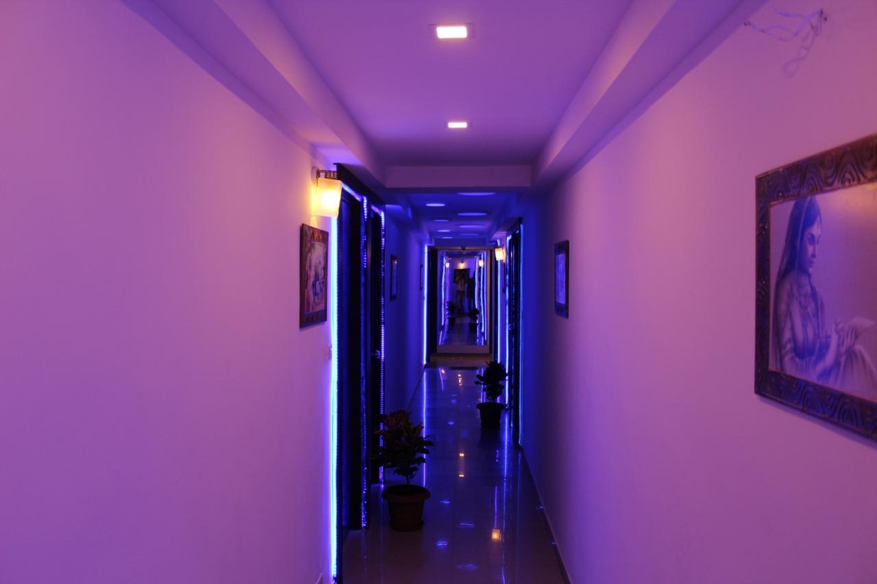 Hotel Kum Kum Adalaj Exterior foto
