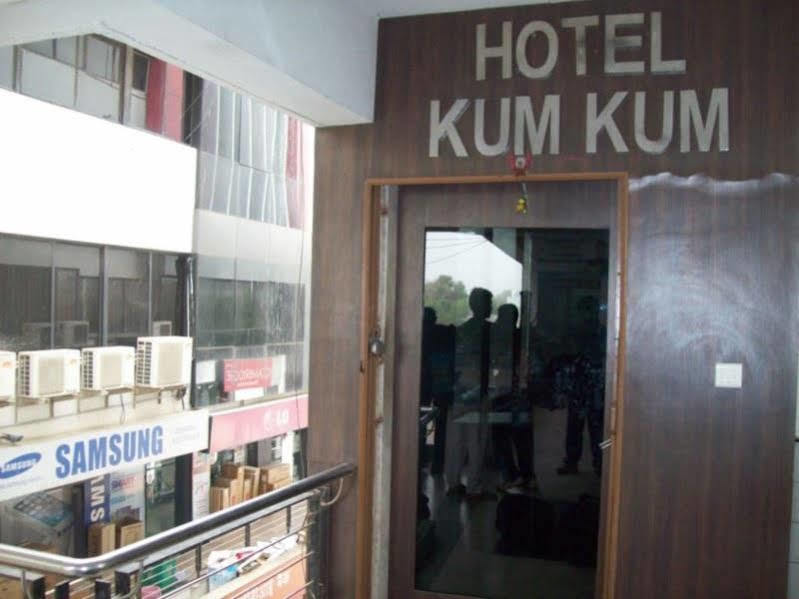 Hotel Kum Kum Adalaj Exterior foto